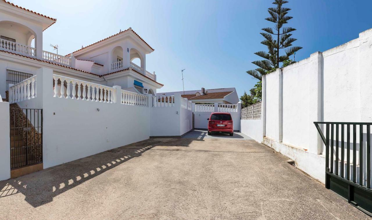 Chalet en Matalascañas a 300 metros de la playa Exterior foto