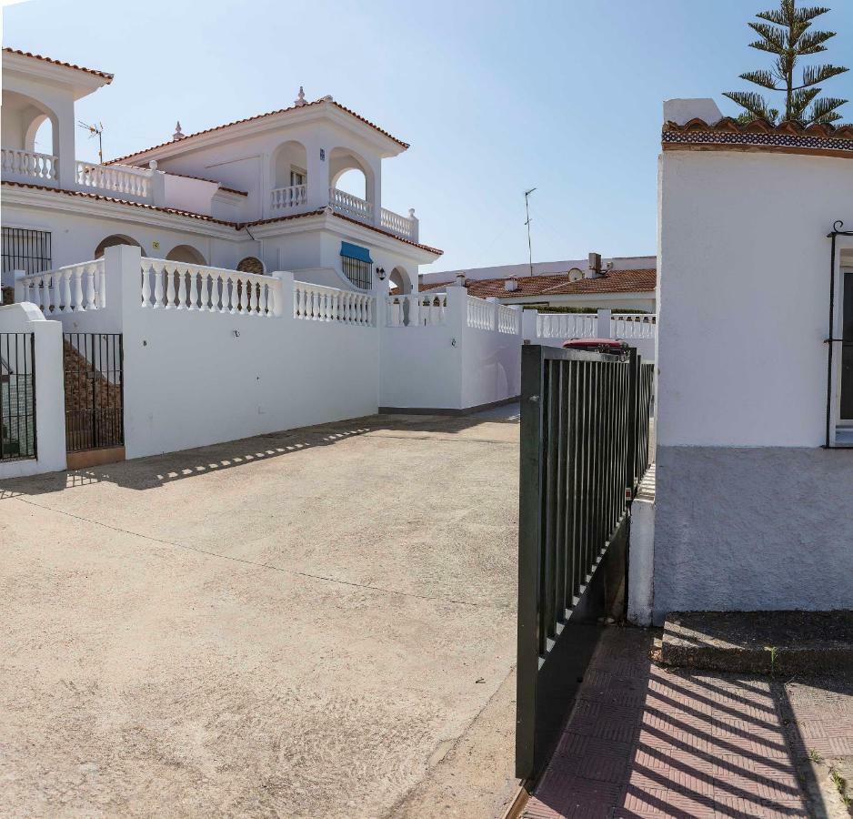 Chalet en Matalascañas a 300 metros de la playa Exterior foto